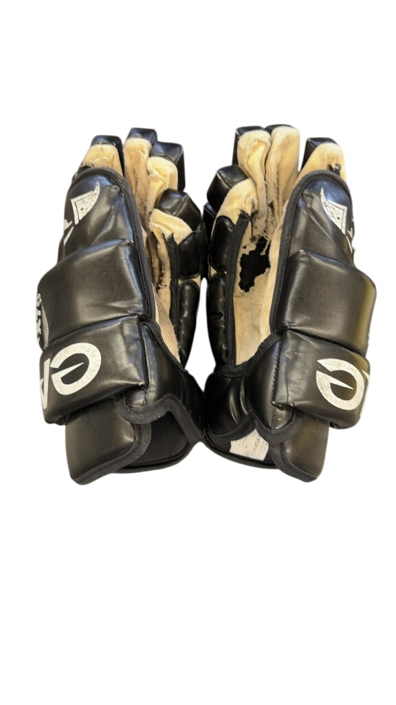 Eagle X70 Hockey Gloves Black Used 12.5"
Need to be repalmed but these beauty leather gloves will be good to go after that.