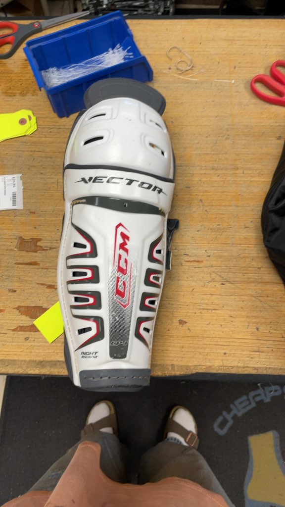 12" CCM Vector Hockey Shin Pads