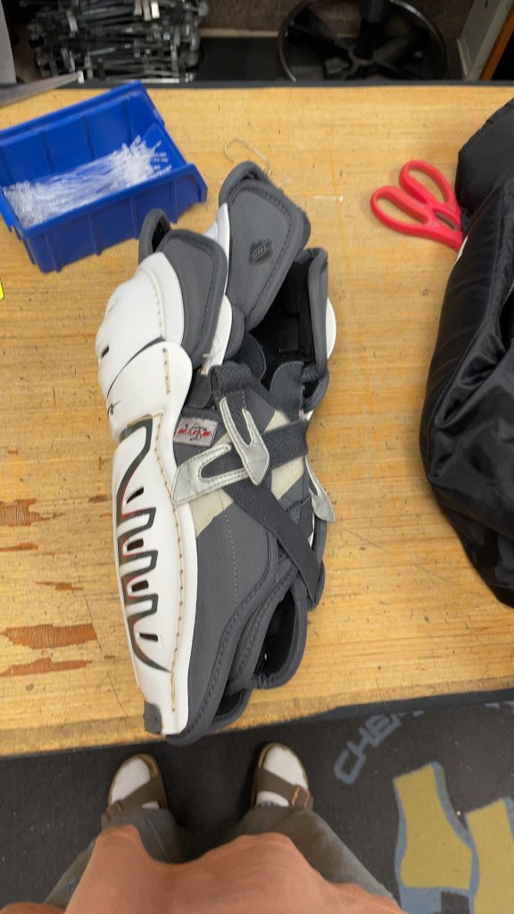 12" CCM Vector Hockey Shin Pads