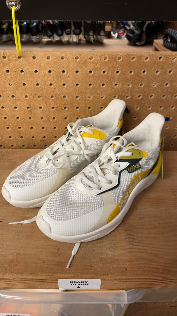 361 Degrees x Minions Sport Running Shoes - Size 8