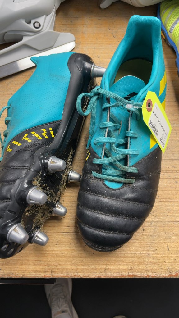Adidas Metal Stud Rugby/Soccer Cleats - Size 9