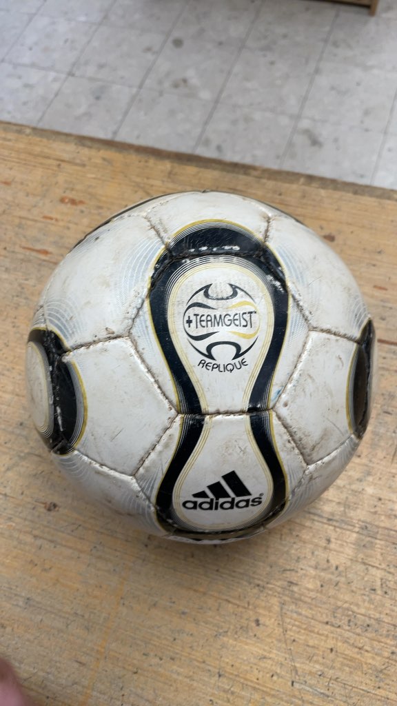 Adidas Teamgeist Replique Soccer Ball