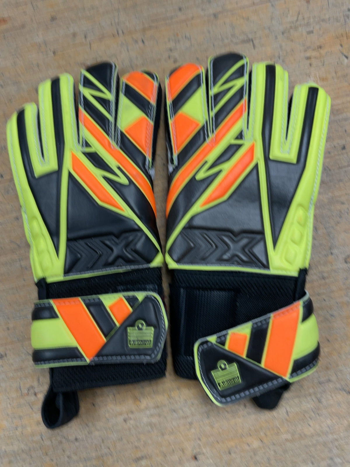 Admiral Goalie Gloves Size 3 Neon