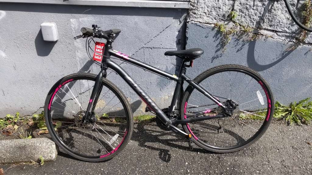 Apollo Excel Hybrid Bike Black/Pink Good Condition