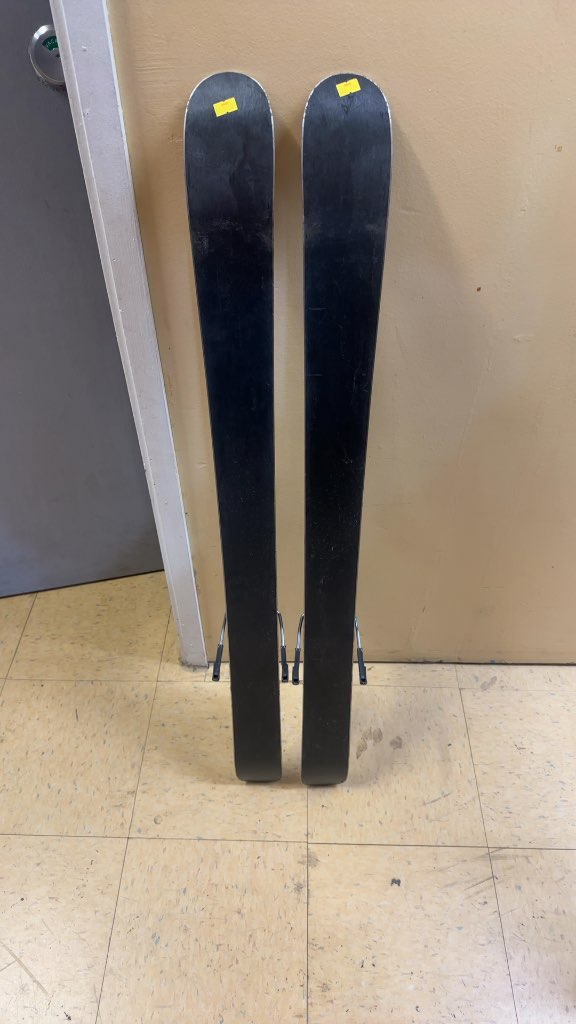 Atomic Bent Chetler Skis with Look NX7 Bindings Used 110 cm