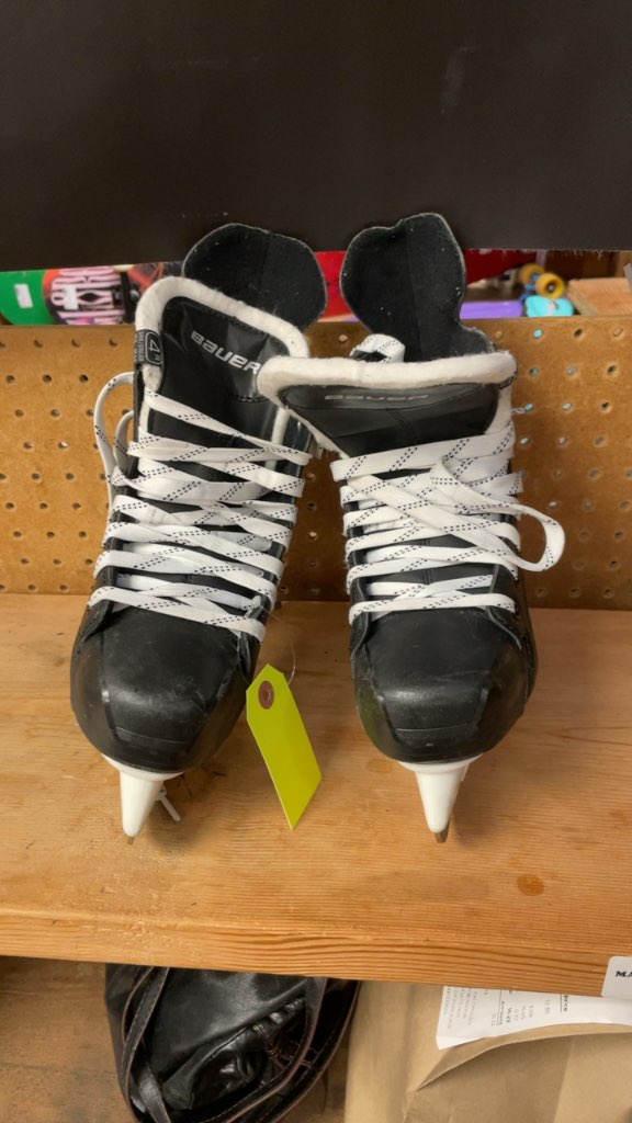 Bauer 140 Hockey Skates - Size 4