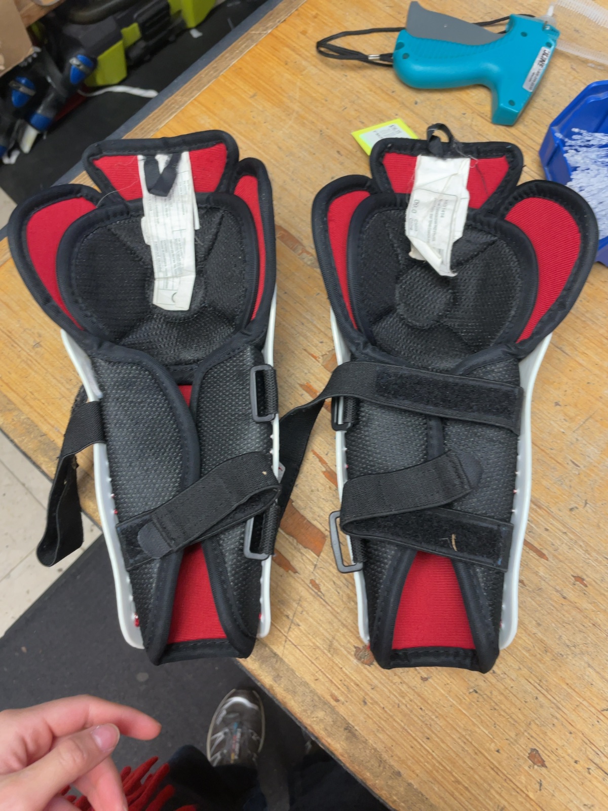 Bauer Canada 9" Hockey Shin Pads