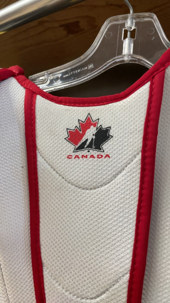 Bauer Canada Youth Large Hockey Shoulder Pads