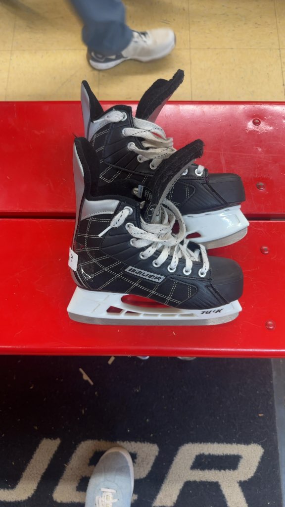 Bauer Challenger Ice Hockey Skates Used Size 4