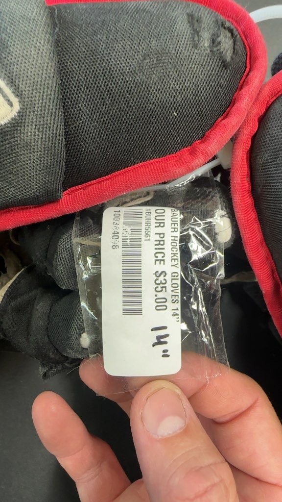 Bauer Hockey Gloves Port Alberni Bulldogs Used 14" pro gloves 
Hole in one palm