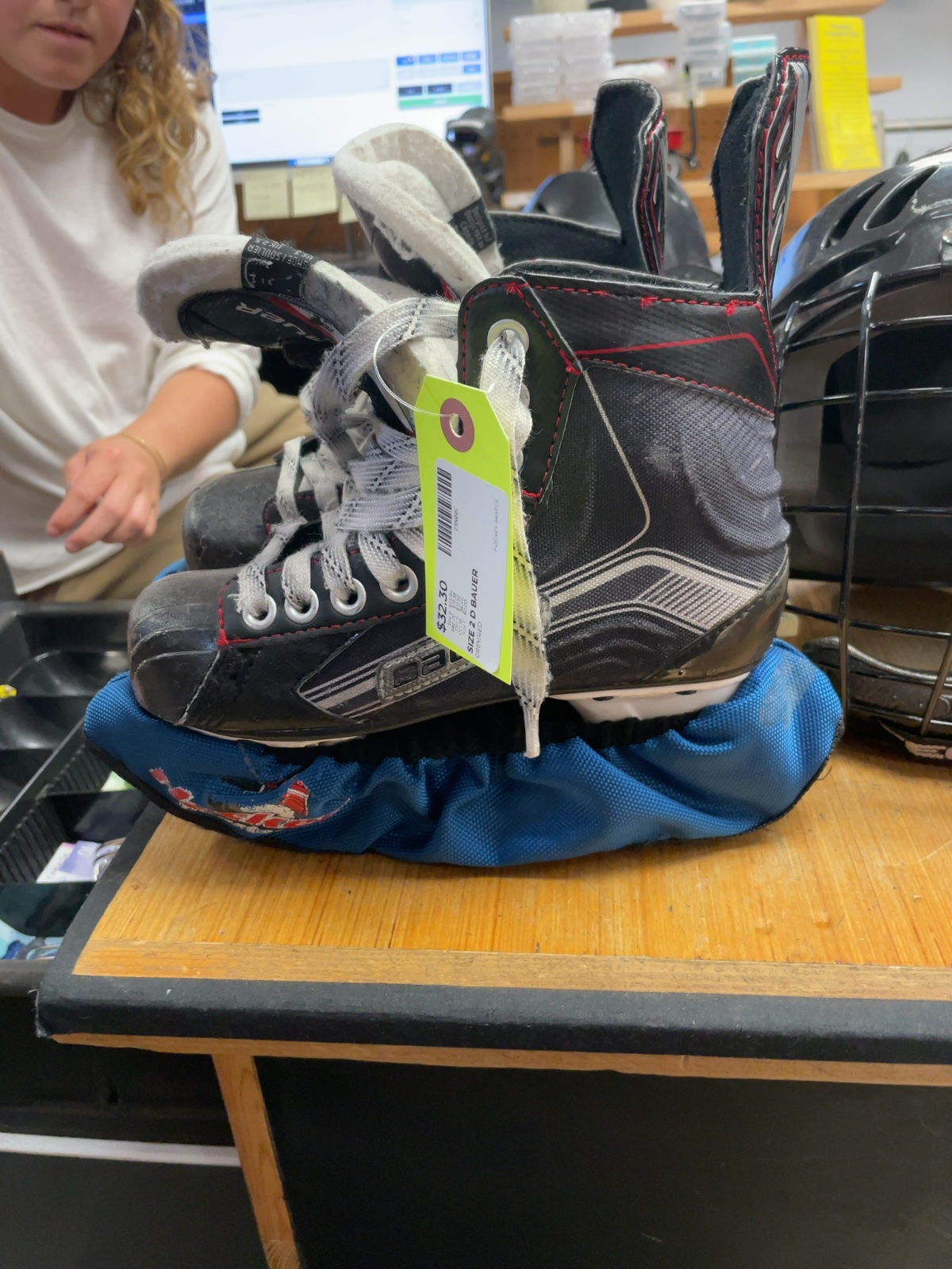 Bauer Hockey Skates Size 2 D