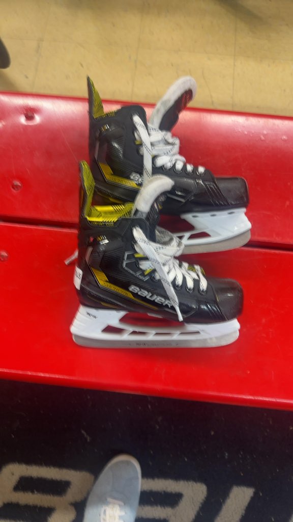 Bauer Hockey Skates Supreme Youth Used Size 13.5Y