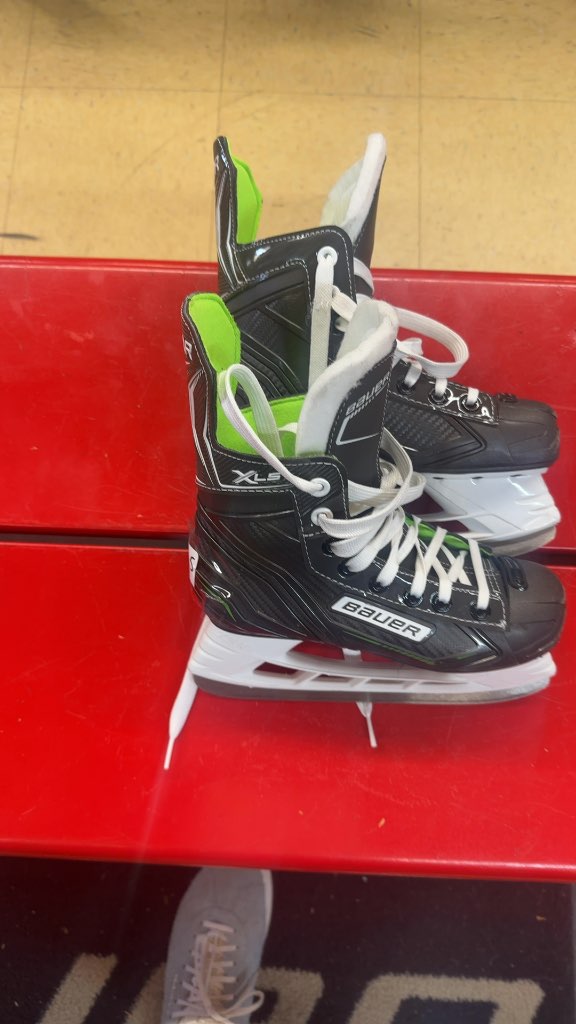 Bauer Hockey Skates XLS Used Size 2.5