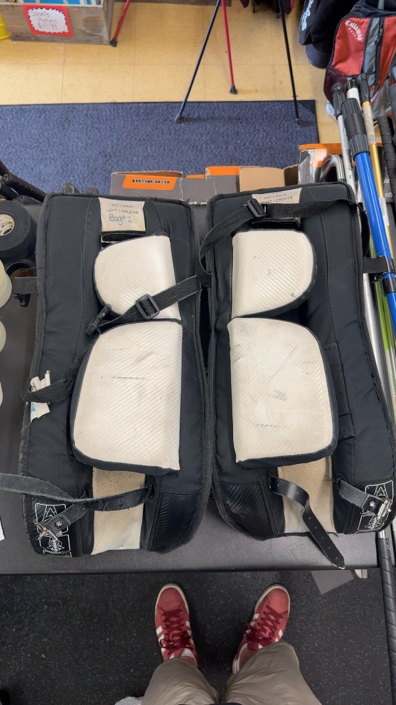 Bauer Prodigy 2.0 Youth Goalie Pads White/Black Used 24"