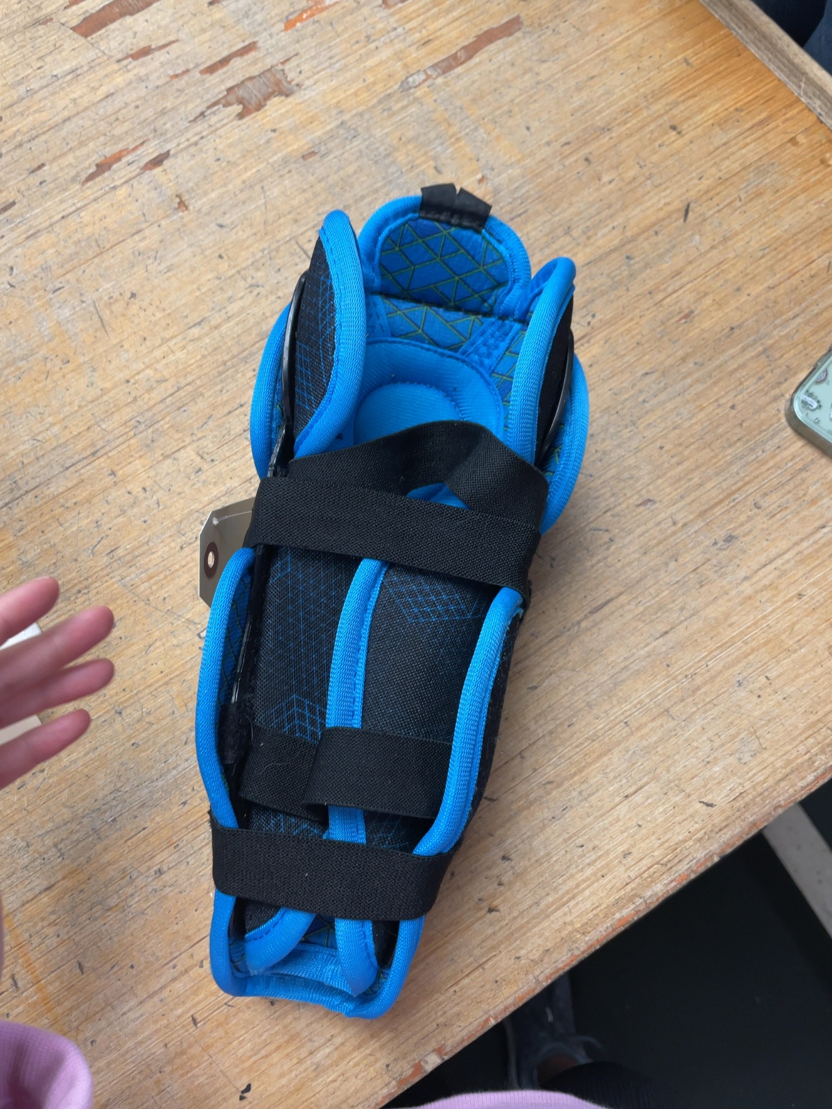 Bauer Shin Pads 9" Black/Blue/Green