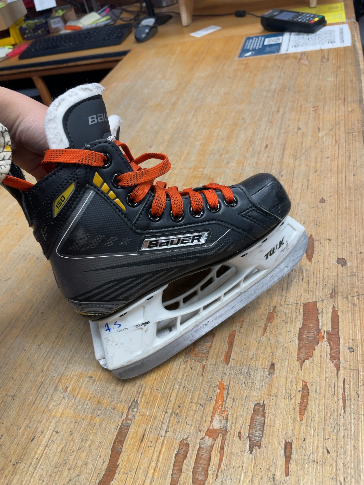 Bauer Supreme 150 Size 1.5D Hockey Skates
