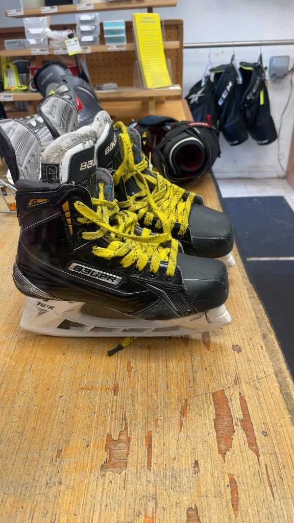 Bauer Supreme 190 Hockey Skates - Size 4