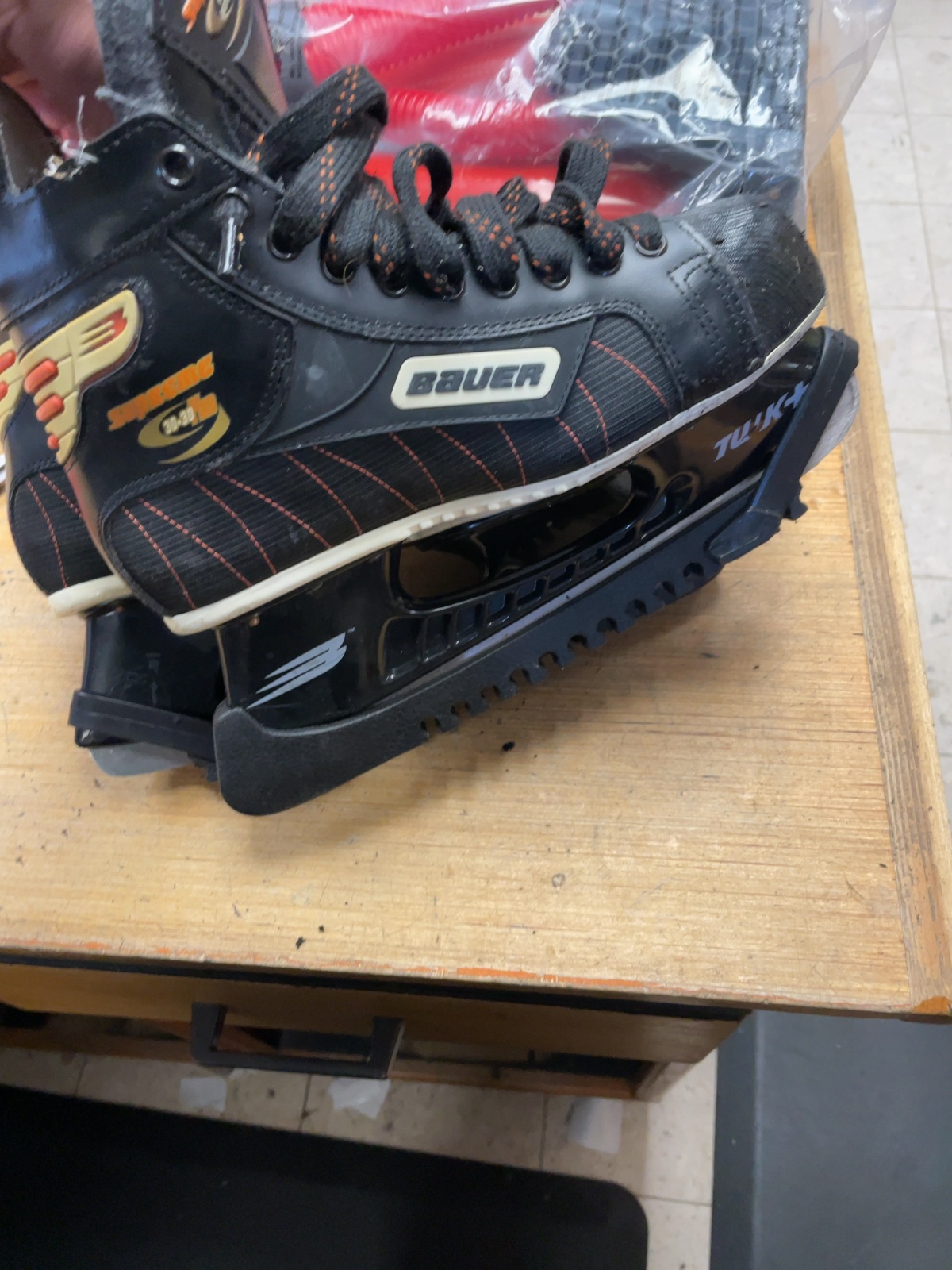 Bauer Supreme 30-30 Plus Size 7.5 Hockey Skates