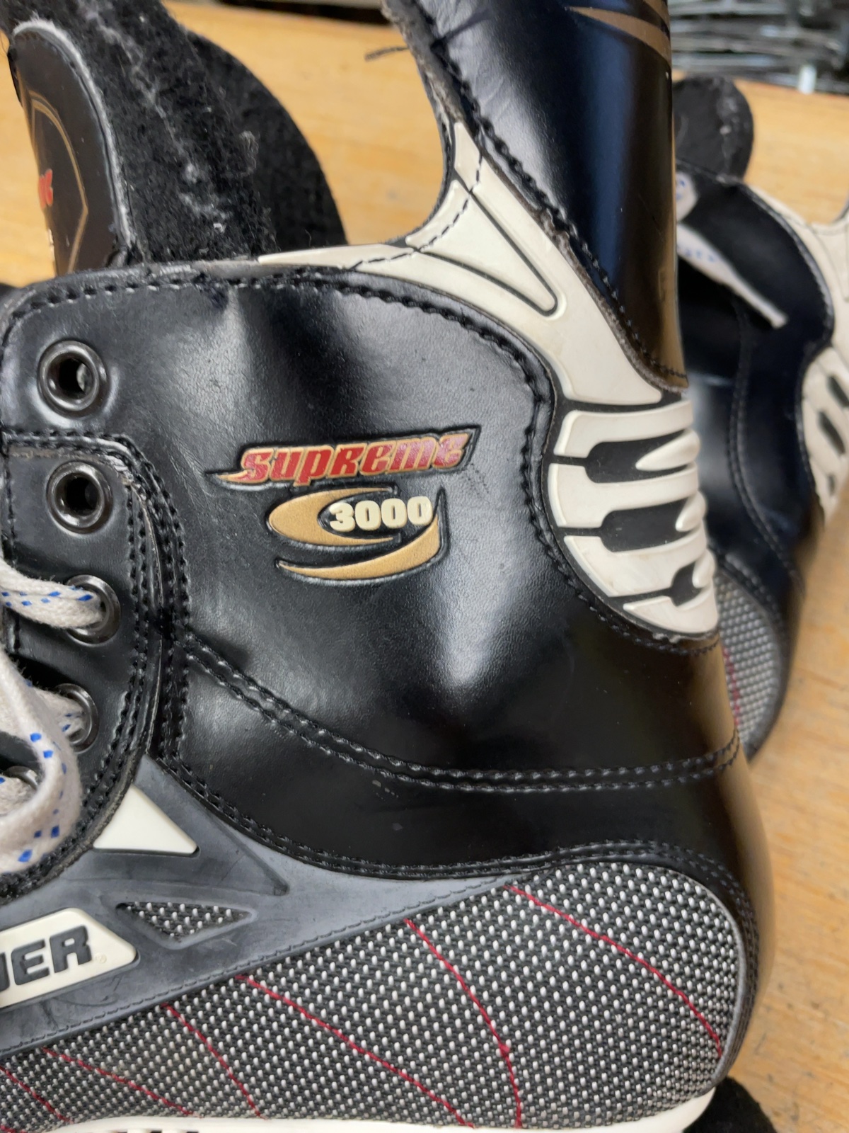 Bauer Supreme 3000 Size 10.5 Hockey Skates