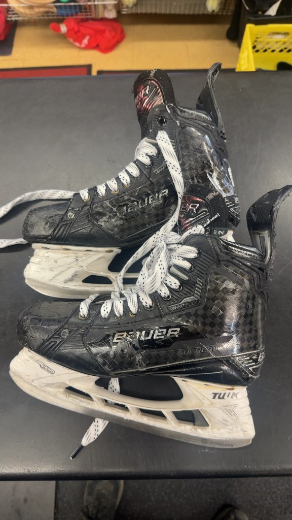 Bauer Supreme Mach Hockey Skates - Size 8 Fit 2. In good shape with some cosmetic wear boot still very stiff