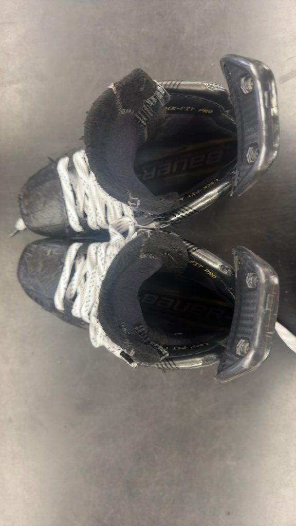 Bauer Supreme Mach Hockey Skates - Size 8 Fit 2. In good shape with some cosmetic wear boot still very stiff
