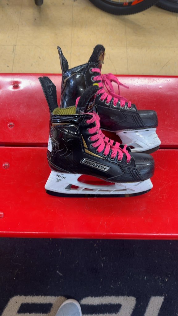 Bauer Supreme Matrix Hockey Skates Used Size 3