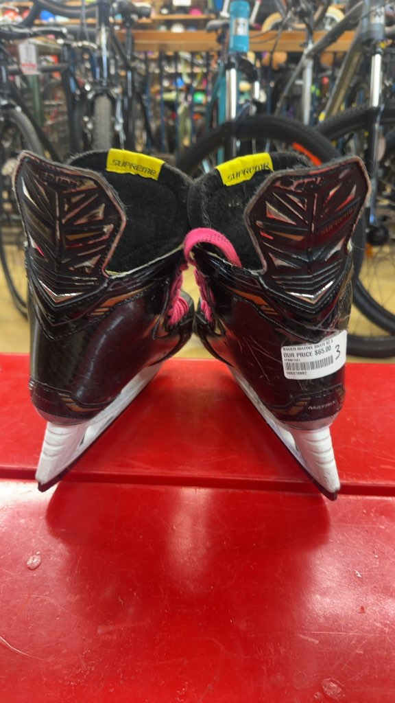 Bauer Supreme Matrix Hockey Skates Used Size 3