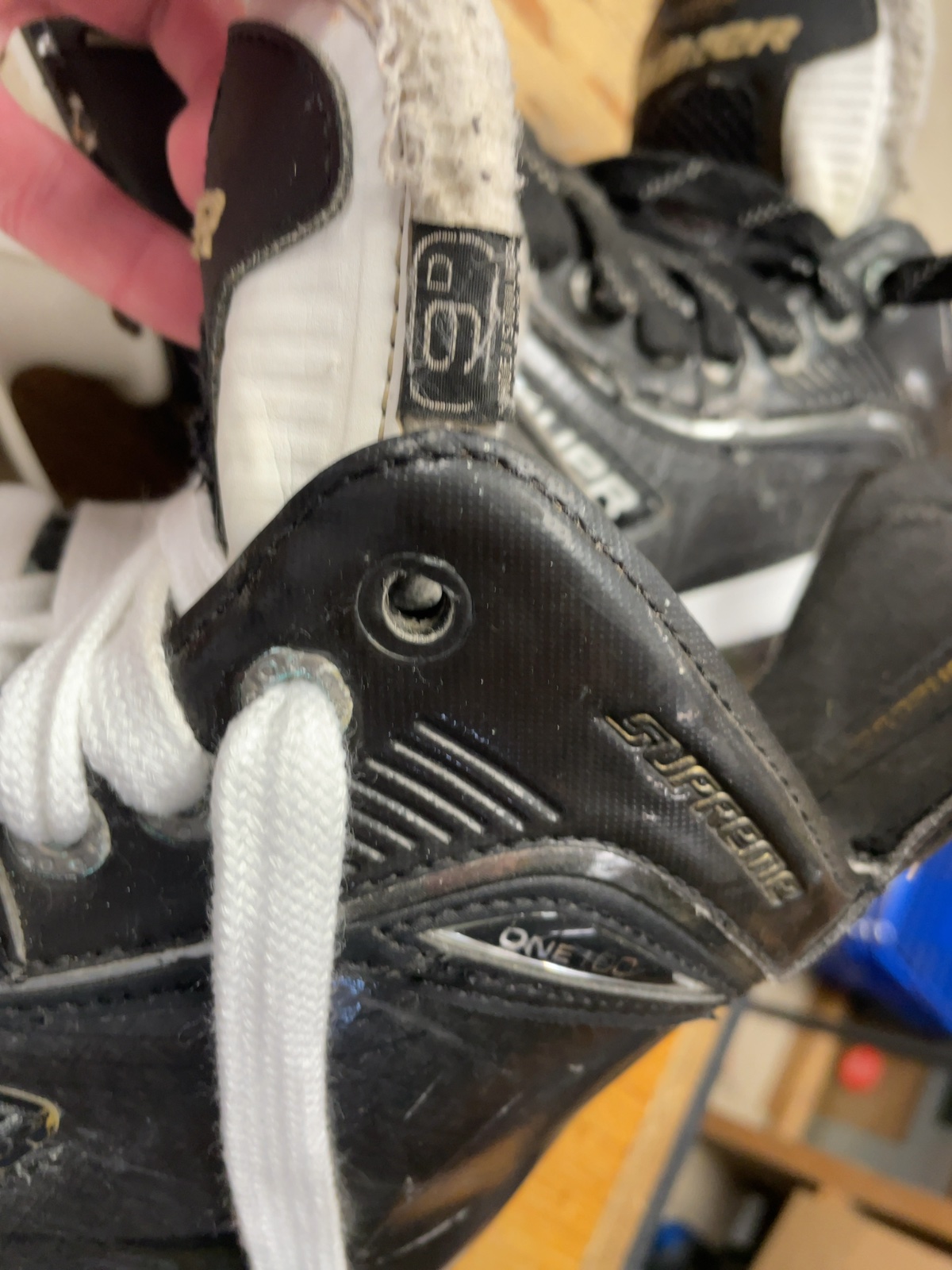 Bauer Supreme One100 Size 9 D Hockey Skates