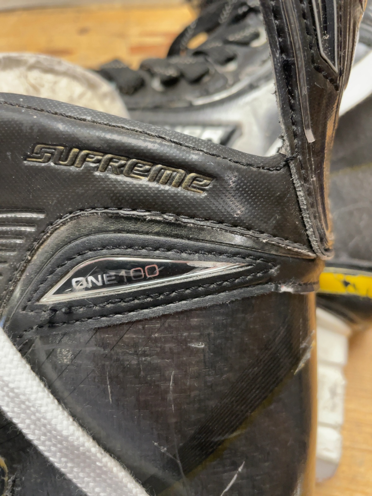Bauer Supreme One100 Size 9 D Hockey Skates