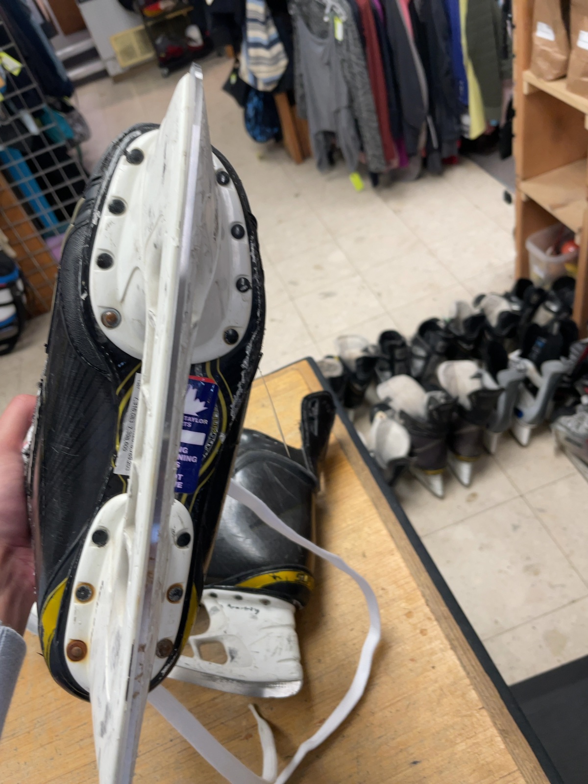 Bauer Supreme One100 Size 9 D Hockey Skates