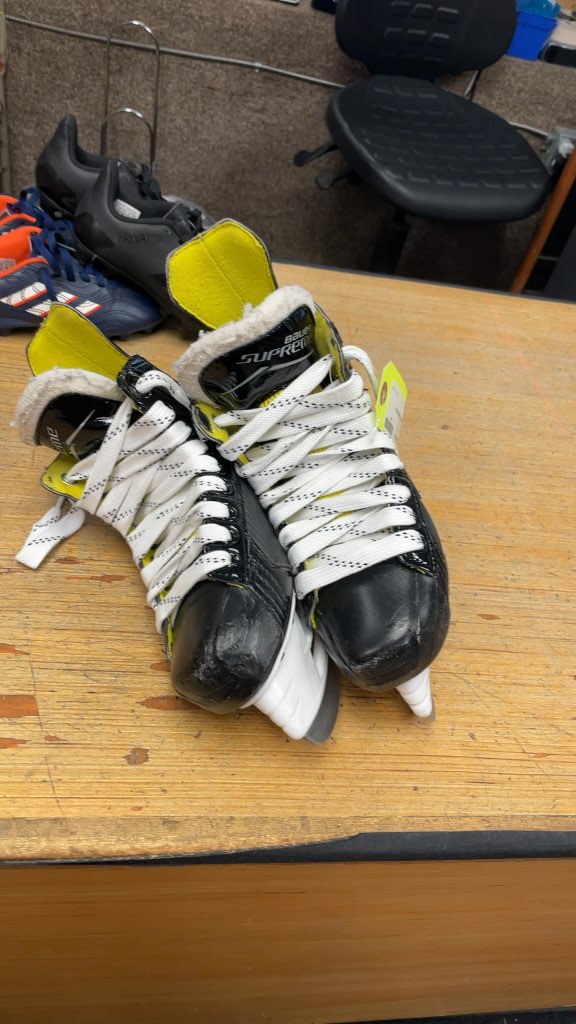 Bauer Supreme S25 Hockey Skates - Size 2