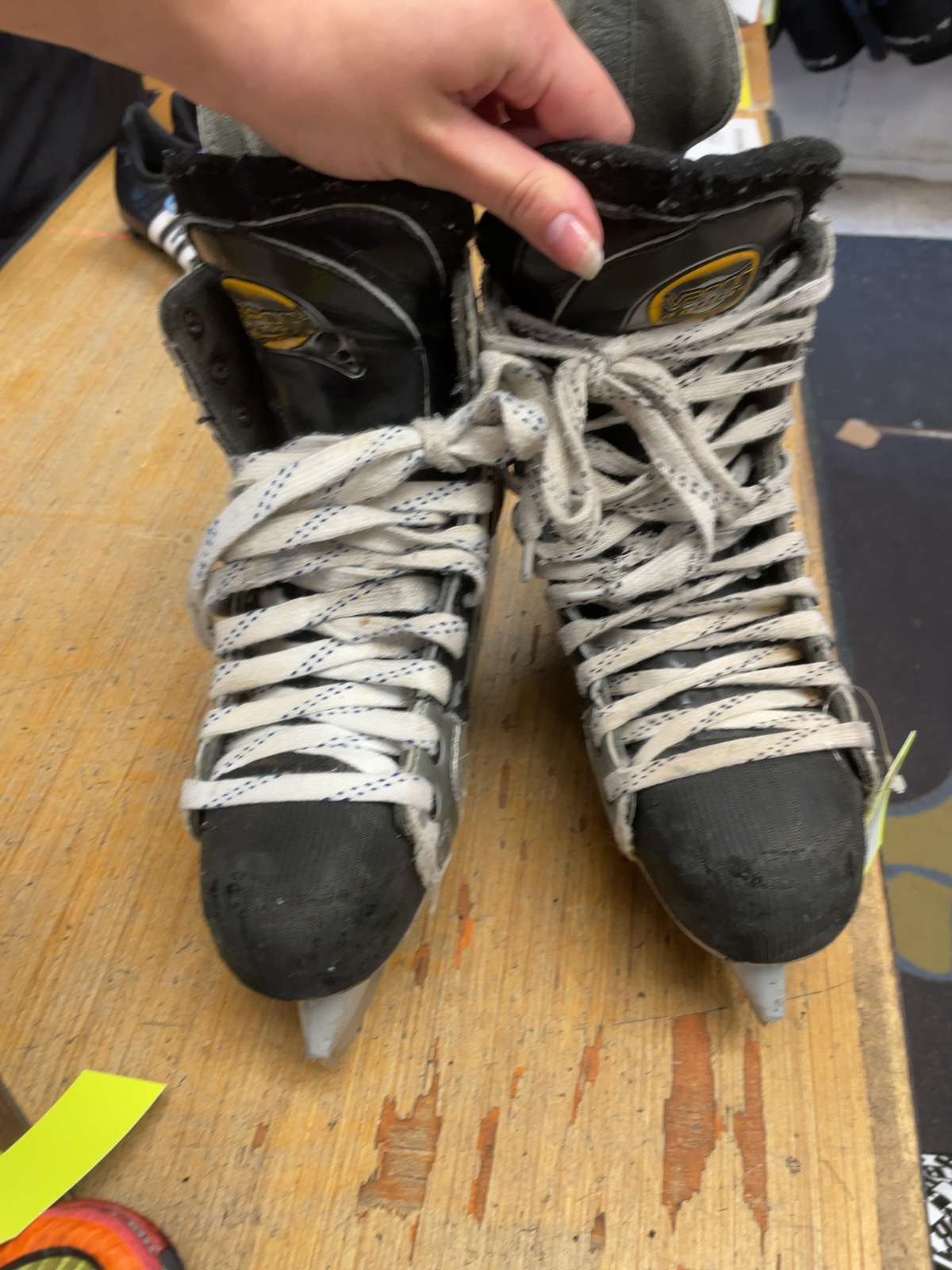 Bauer Vapor Size 8 Hockey Skates