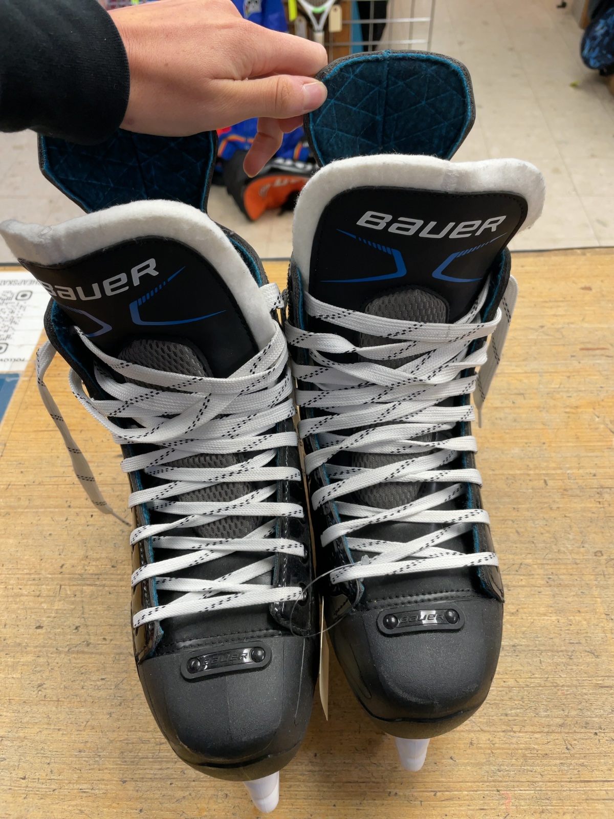 Bauer XLP Size 8 Hockey Skates