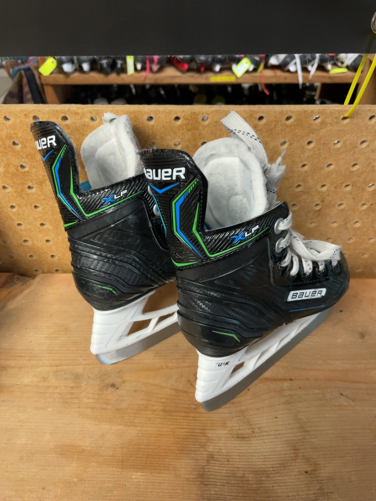 Bauer XLP Size 9C Hockey Skates - image 1