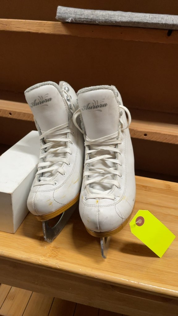 Bladerunner Aurora Figure Skates - Size 6