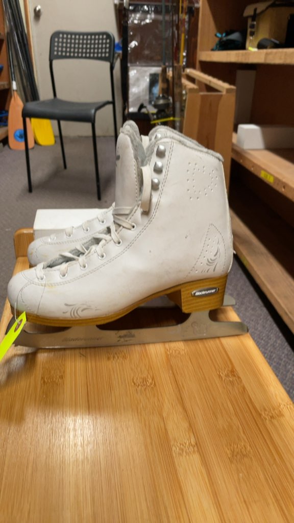 Bladerunner Aurora Figure Skates - Size 6