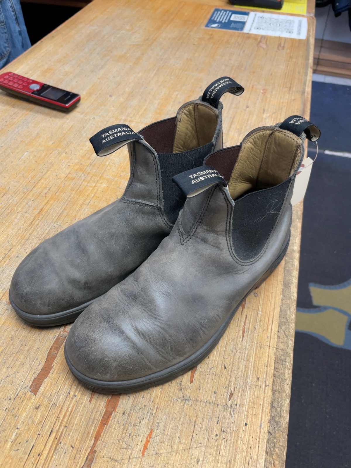 Blundstone Chelsea Boots Size 8 Grey
