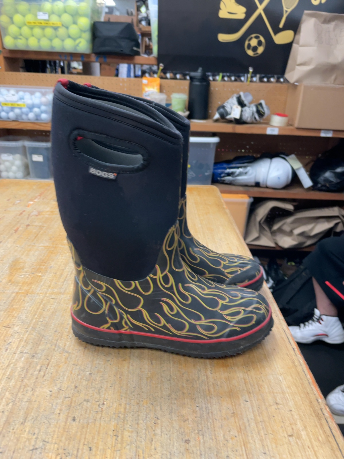 Bogs Flame Print Rain Boots Size 5 Black/Flames
