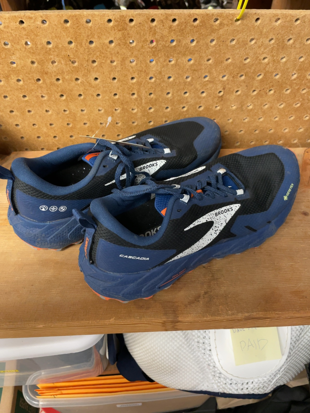 Brooks Cascadia 17 Size 10.5 Gore-Tex Trail Running Shoes