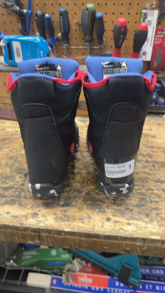 Burton Grom BOA Kids Snowboard Boots Black/Blue Good Condition Size 1K