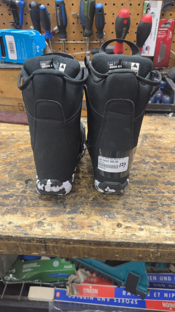 Burton Snowboard Boots Grom BOA Kids Used Size 12Y