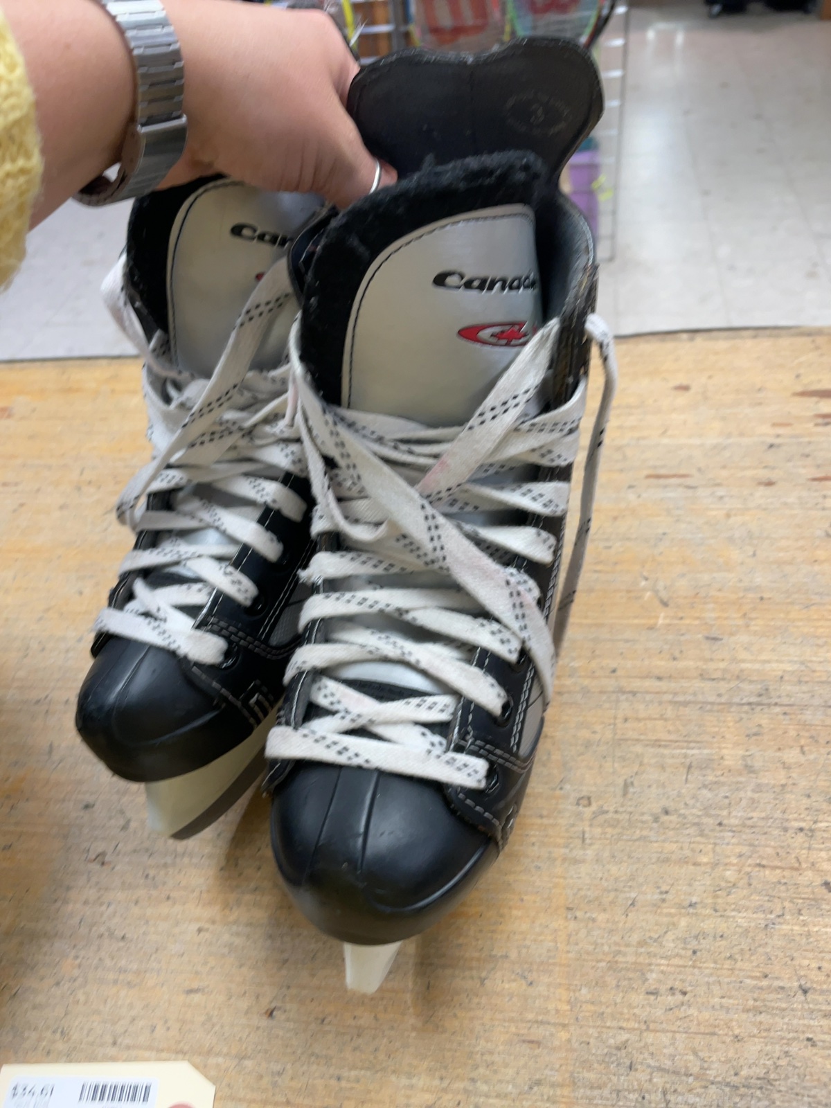 Canadien G45 Size 3 Hockey Skates