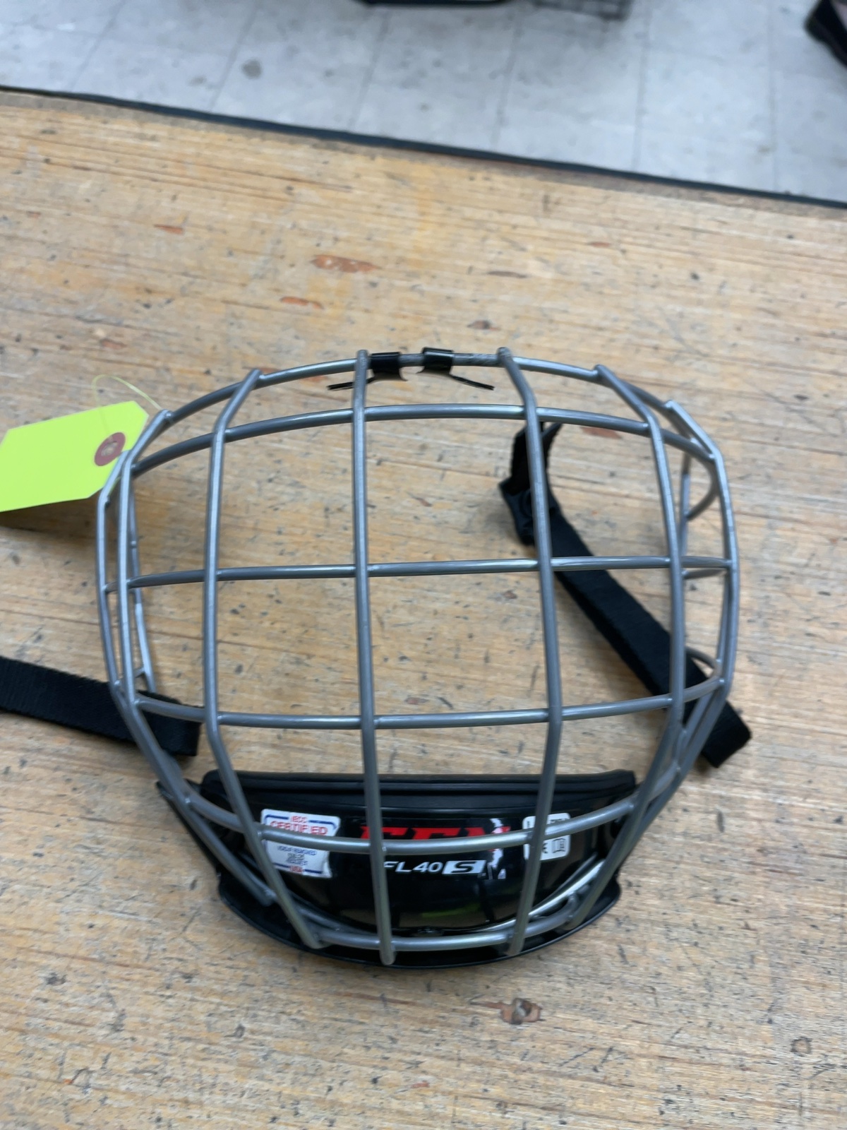 CCM FL40 S Hockey Cage
