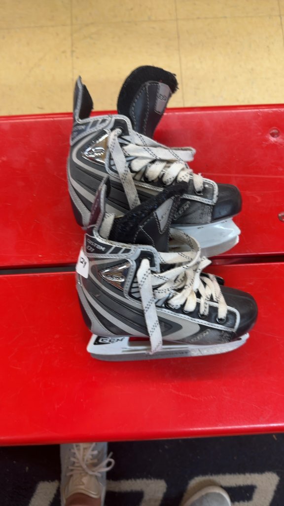 CCM Hockey Skates Custom 01 Used 12Y