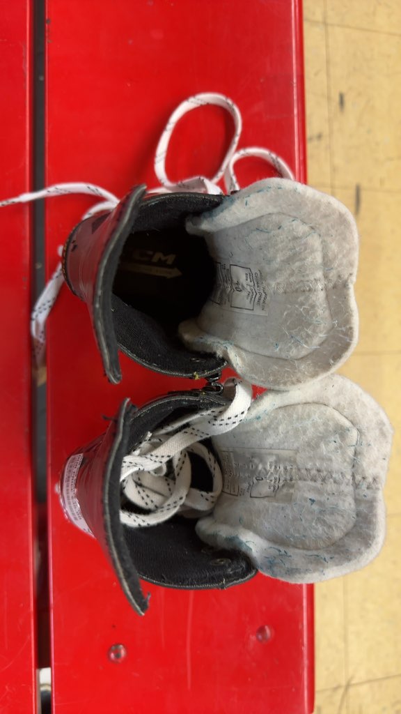 CCM Hockey Skates Tacks AS 550 Used Youth Size 10Y