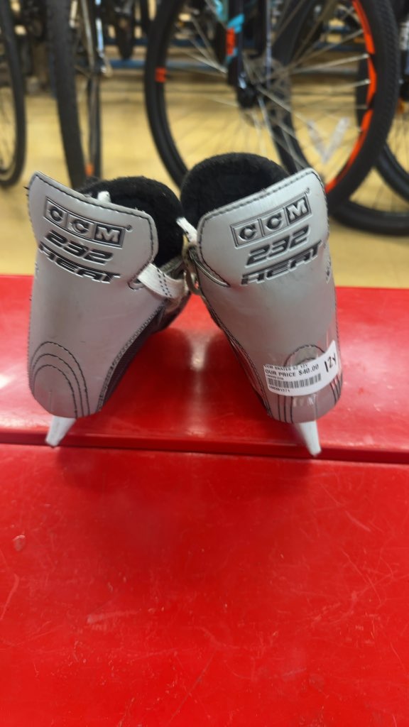 CCM Ice Hockey Skates 232 Heat Used Size 12Y