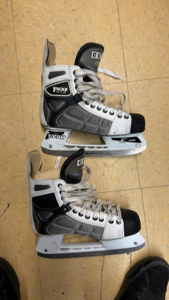 CCM Ice Hockey Skates Tacks 972 Size 6.5