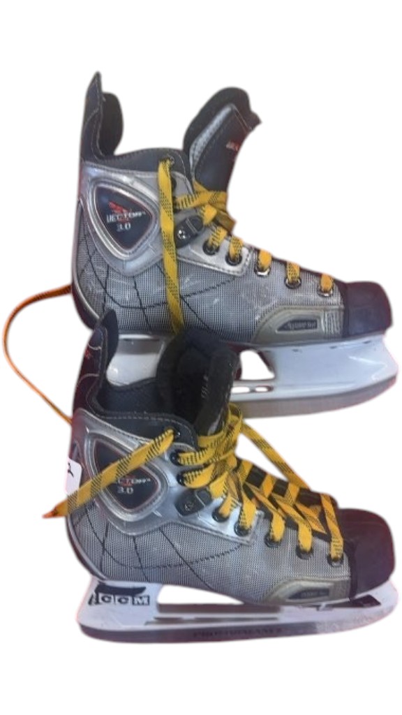 CCM Ice Hockey Skates Vector 3.0 Used Size 2 - image 1