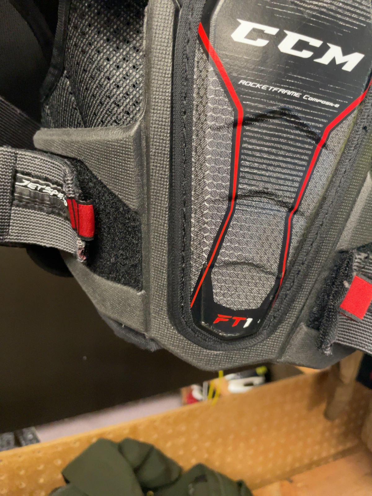 CCM JetSpeed FT1 Junior Large Hockey Shoulder Pads