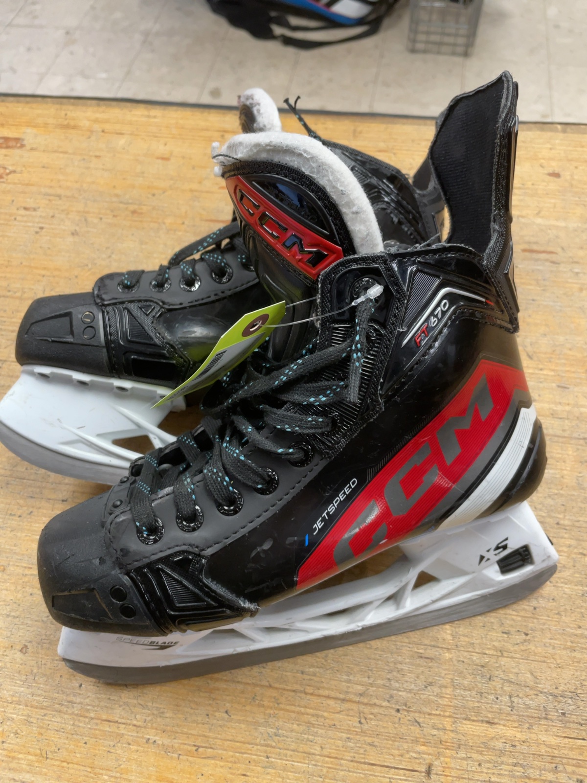 CCM JetSpeed FT670 Size 5 Hockey Skates